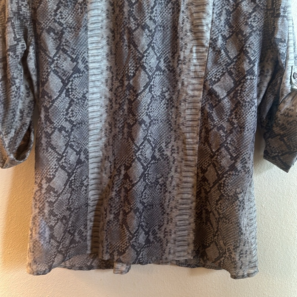 Michael Kors Button Up Shirt Size 12 Gray Black Animal Print Band Collar - Picture 9 of 13